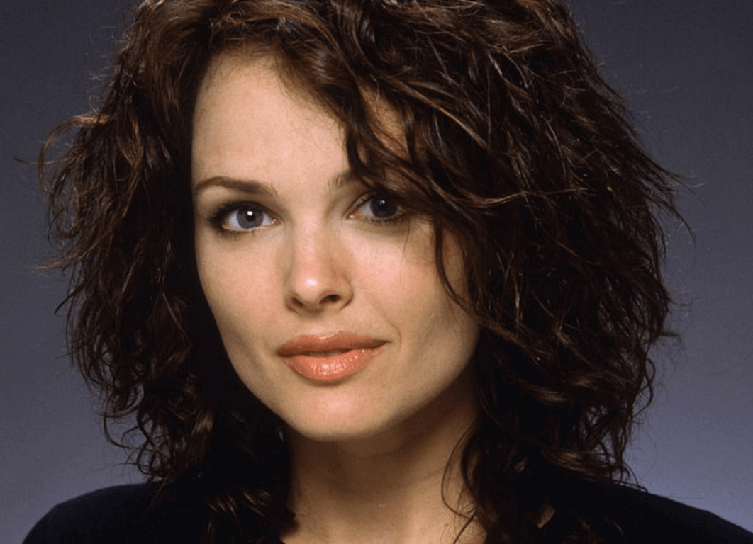 Wallpaper:68snp7gf7cc= Dina Meyer